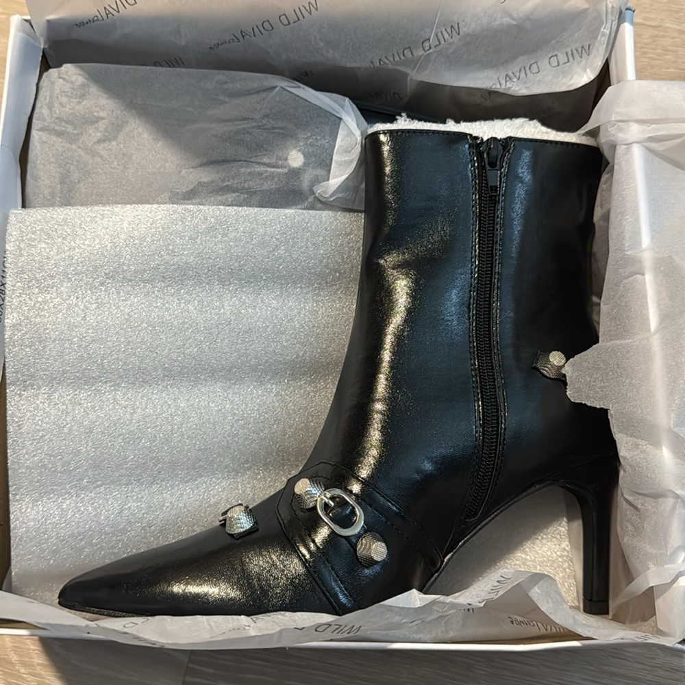 Jude Hardware Booties NEW 🏷️ - Picture 7 of 11